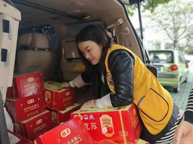 【浙狮】助残捐运动器材赠生活用品——浙江益家服务队再次走进南阳街道残疾人之家安博体育(图3)