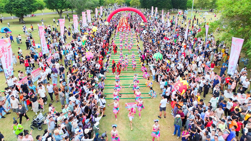 海口尽心让安博体育游客尽兴“花式玩法”搅热椰城(图2)