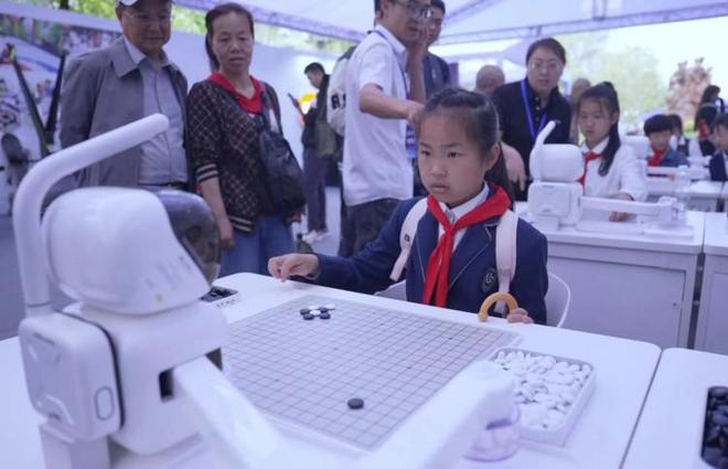 2024重庆体育科技嘉年华来了多个全国“新鲜”场景“魔幻”亮相安博体育(图2)