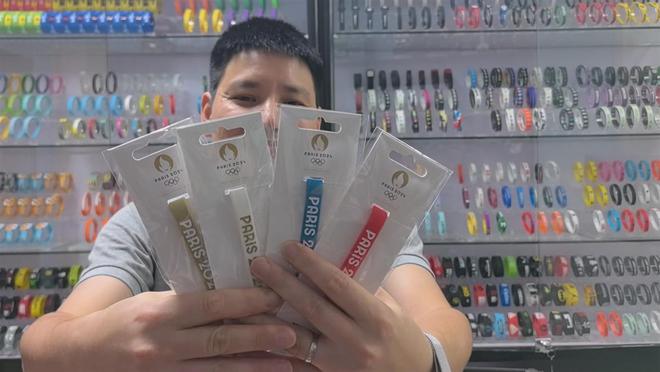 安博体育平台义乌小商品“出征”巴黎奥运会商家：100万个奥运手环已分两批运至巴黎(图4)