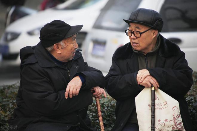 回不去的农村：堂叔花80万回老家建房养老结果才一年就安博体育官网跑回城里(图1)