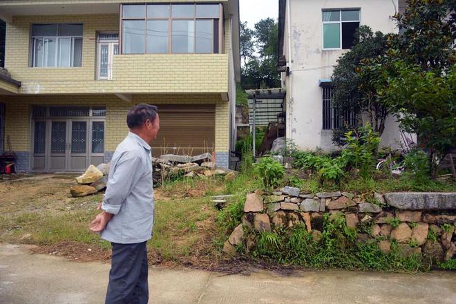 回不去的农村：堂叔花80万回老家建房养老结果才一年就安博体育官网跑回城里(图3)