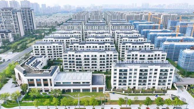 安博体育湖语颂(售楼处)网站2024最新房价-户型-容积率-售楼中心电话(图2)