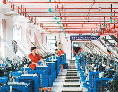 羽毛球、乒乓球、安博体育滑板看“中国造”体育用品“飞”向世界(图1)