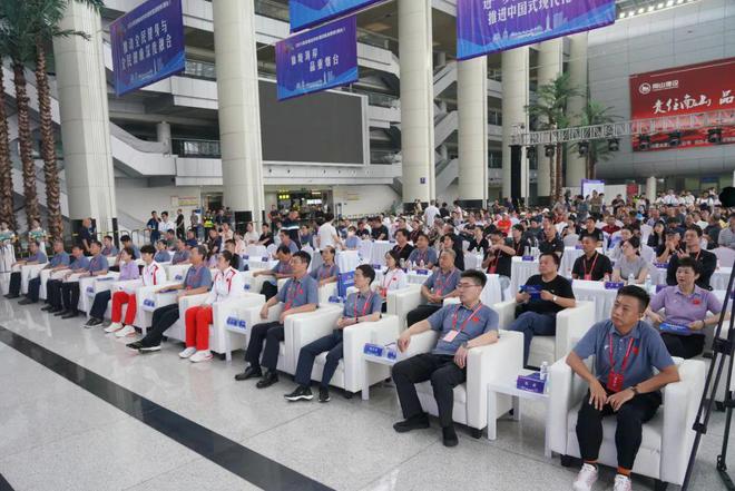 又见金秋体育嘉年华！2024黄渤海城市体育联盟消费季（烟台）盛大安博开幕(图2)