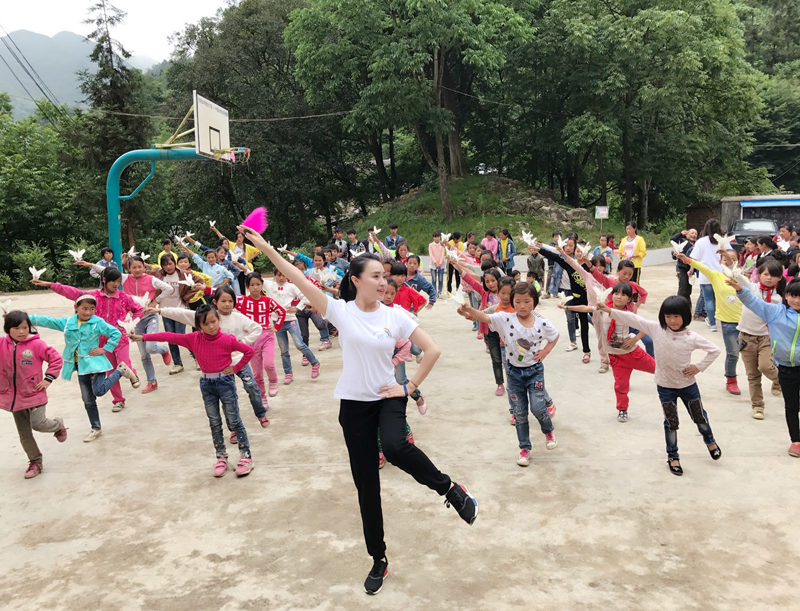 最美社会体育指导安博体育员丨邓丹:推广花毽运动以满腔热忱为全民健身贡献力量(图4)