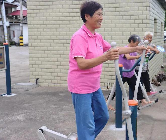 器安博体育材配置更亲民家门口就有健身点(图5)