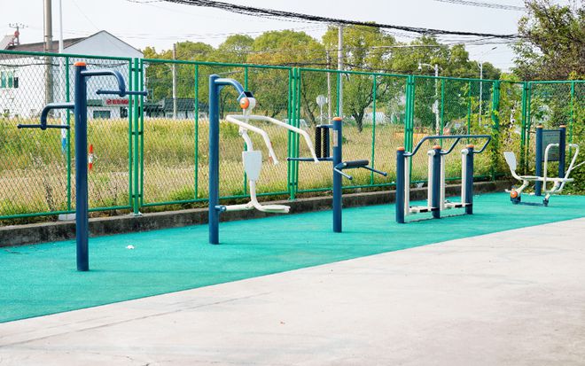 器安博体育材配置更亲民家门口就有健身点(图2)