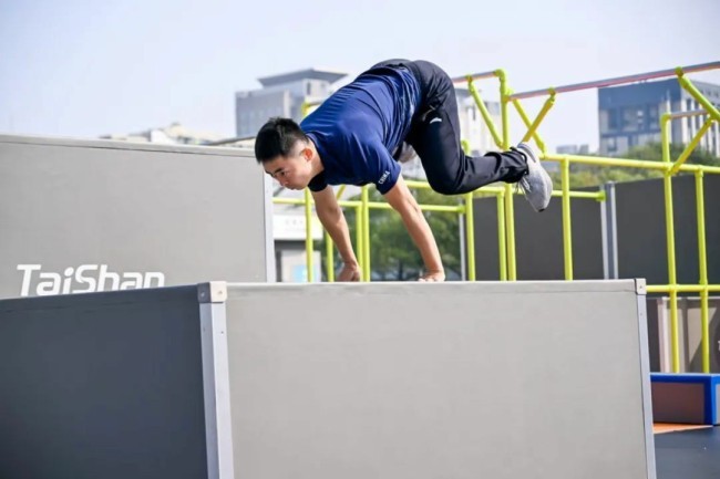 提供全部赛事器材——泰山体育助力2安博体育024全国跑酷锦标赛(图6)