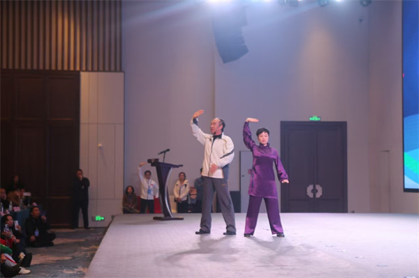 安博体育2024年全国健身气功科学健身指导走基层服务活动走进新化(图3)