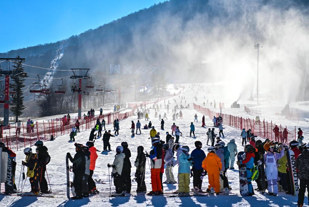 冰雪经济2024年全国体育局长会上的最安博体育“火”话题(图1)