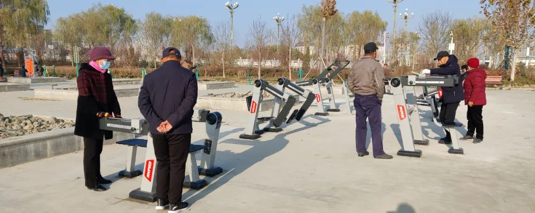 安博体育健身器材进公园群众健身享自由(图2)