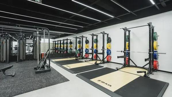 舒华体育：新型健安博体育身门店投用树立健身行业新标杆(图3)