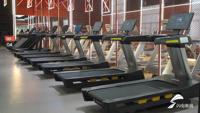 冲浪机、楼梯机……这些健身器材卖断货！德州安博体育平台企业家杨欣山：拆楼扩产能(图2)
