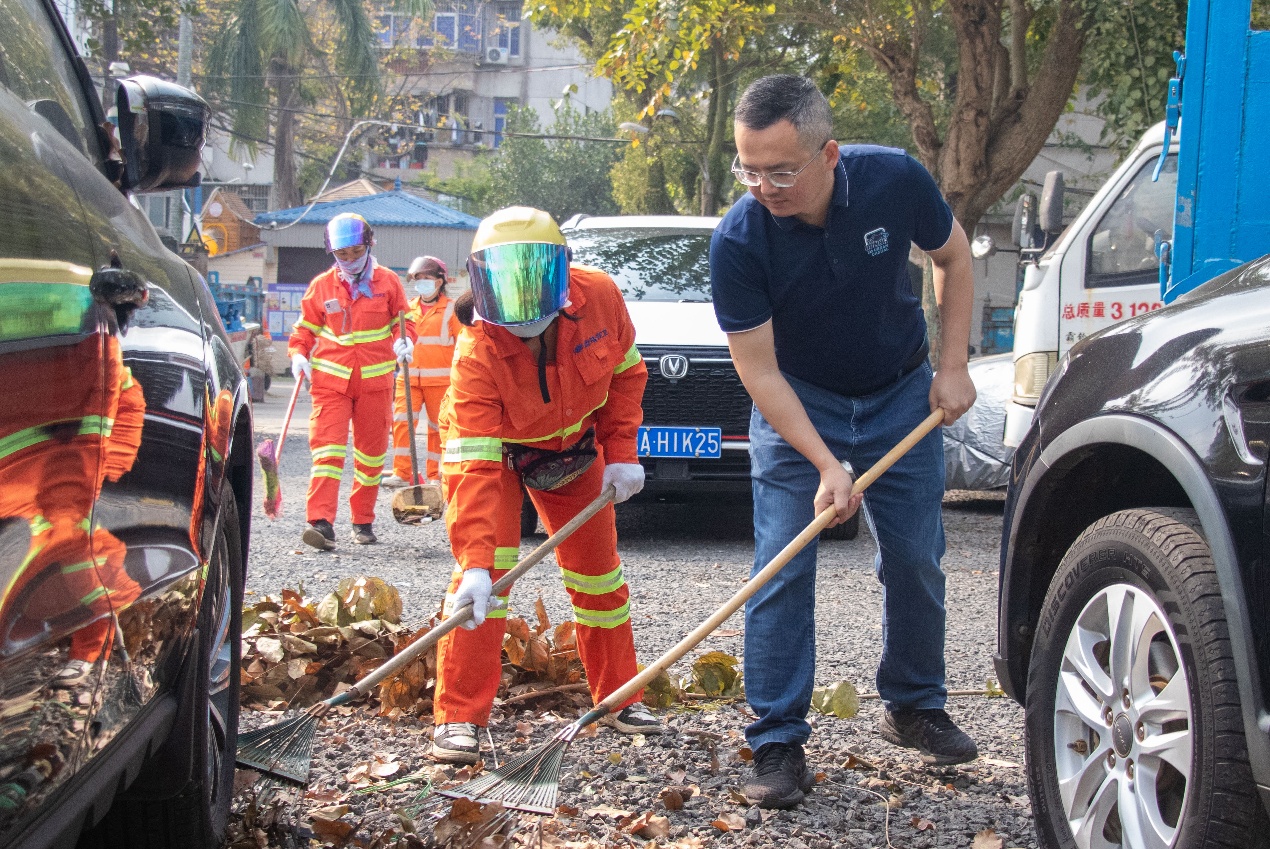 安博体育海口环卫队伍里的“拼命三郎”17年绘就海口生态美“底妆”(图1)