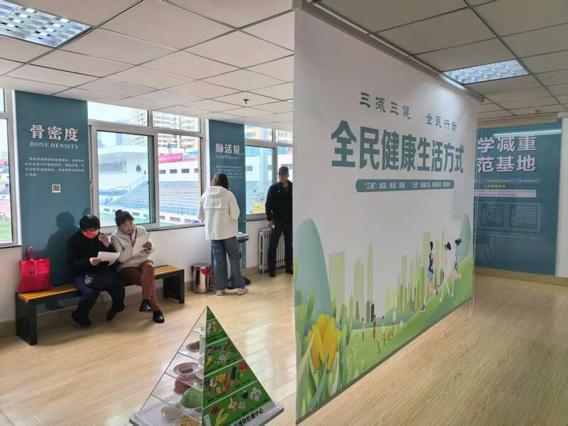 安博体育体测中心常驻医生护士社区医院“进货”健身器材——山东省第六次国民体质监测助推“体医融合”(图2)
