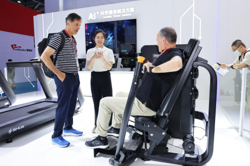 安博体育平台2025中国体博会震撼发布：舒华体育AI科技创新产品引关注(图2)
