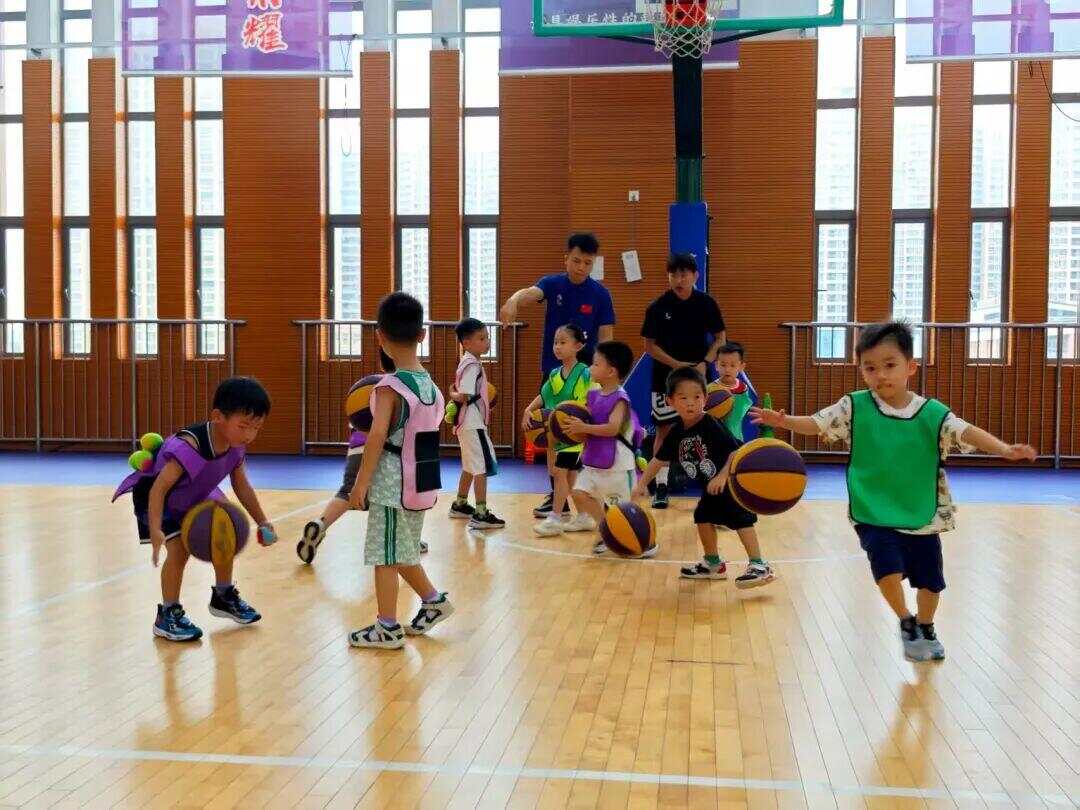 安博体育广州花都135所校园体育设施开放“10分钟健身圈”来了(图8)