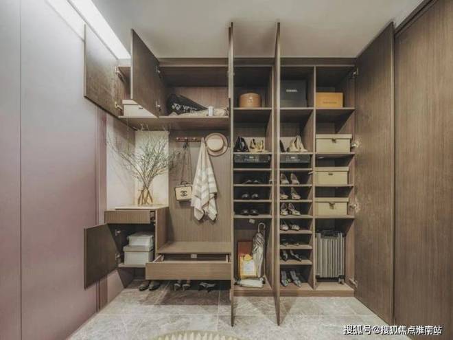 百度热搜@保利虹桥和颂售楼处发布：保利虹桥和颂引安博体育爆购房热潮(图10)