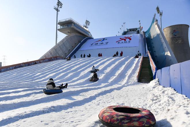 安博体育“户外+冰雪”——不容忽视的体育产业驱动力(图3)