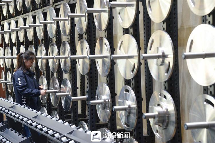 产业链上的山东好品牌丨从焊接机器人到数字工厂大胡子运动器材助力德安博体育州打造体育名城_大众网(图3)