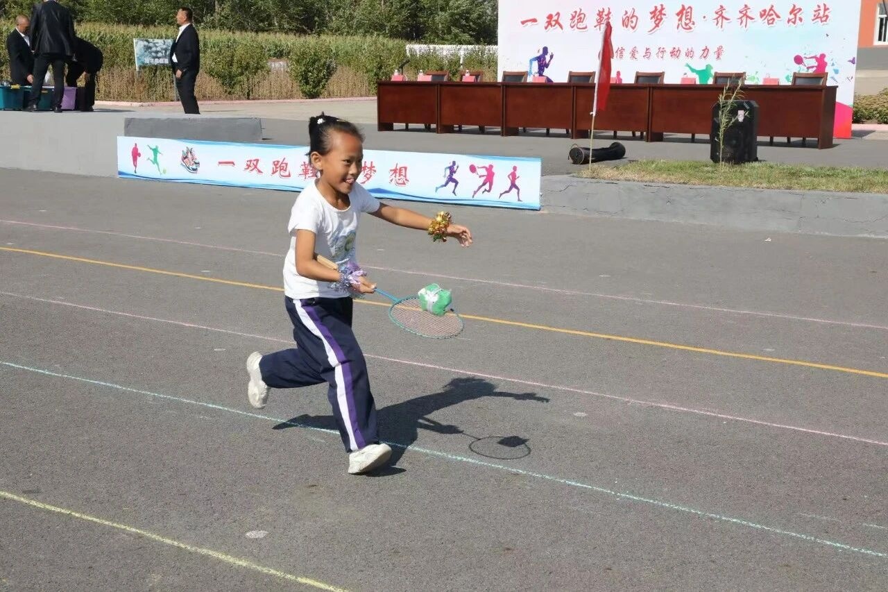 安博体育平台黑龙江乡村学生运动会走进齐齐哈尔市克山县乡村学校(图2)