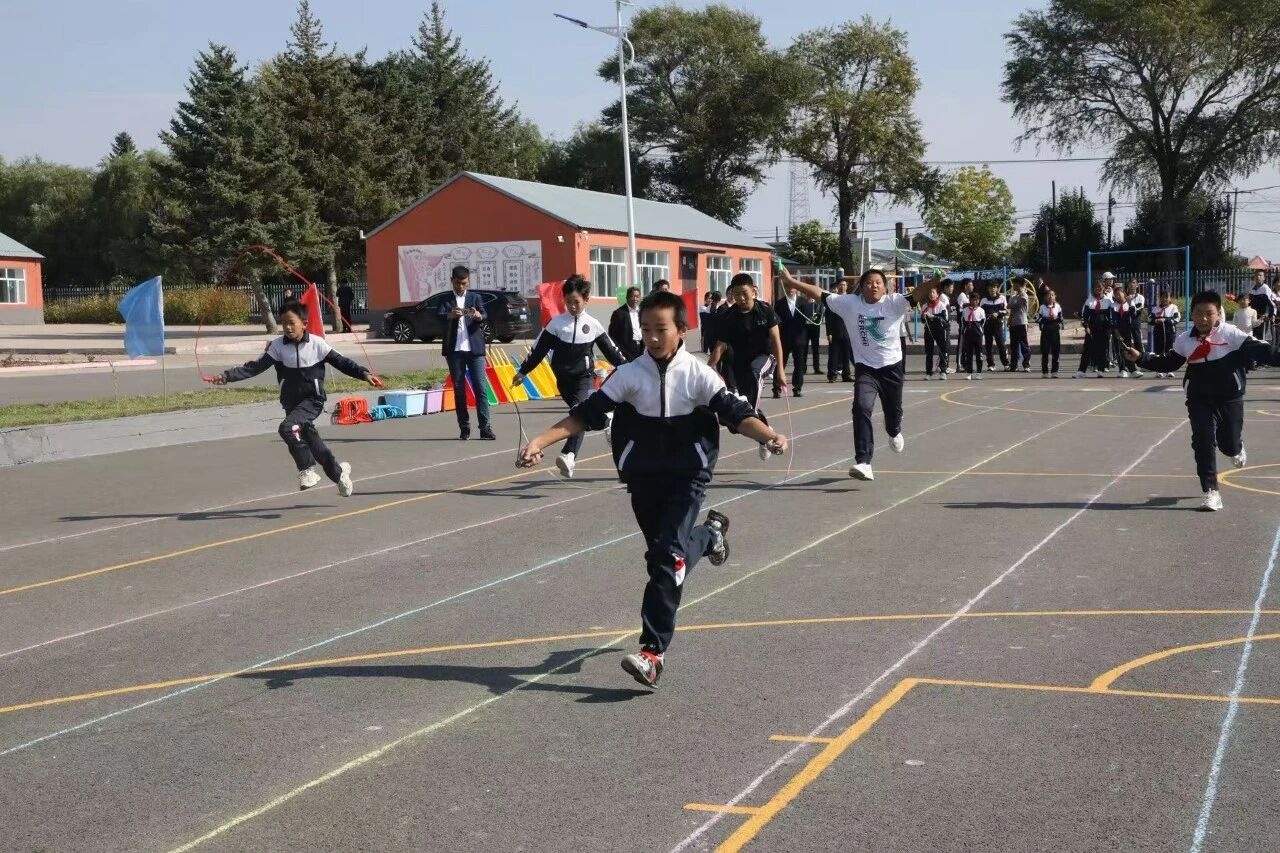 安博体育平台黑龙江乡村学生运动会走进齐齐哈尔市克山县乡村学校(图3)
