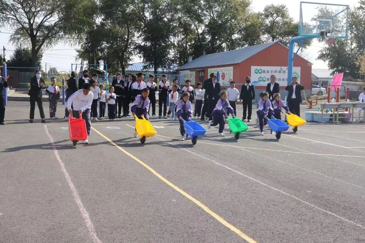 安博体育平台黑龙江乡村学生运动会走进齐齐哈尔市克山县乡村学校(图4)