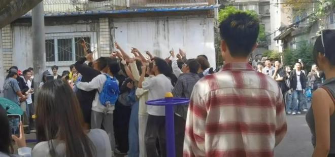 安博体育平台曾火遍全网！26岁男歌手被处罚警方公示(图2)