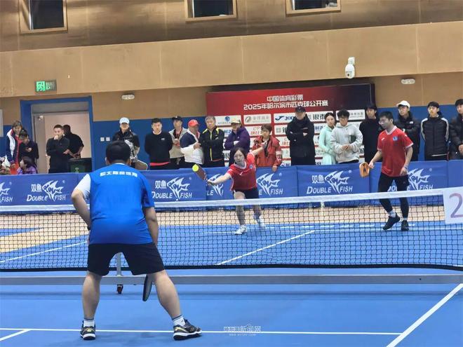 安博体育平台网球羽毛球乒乓球“三合一”|这项网红运动首次在哈开展正式比赛(图4)