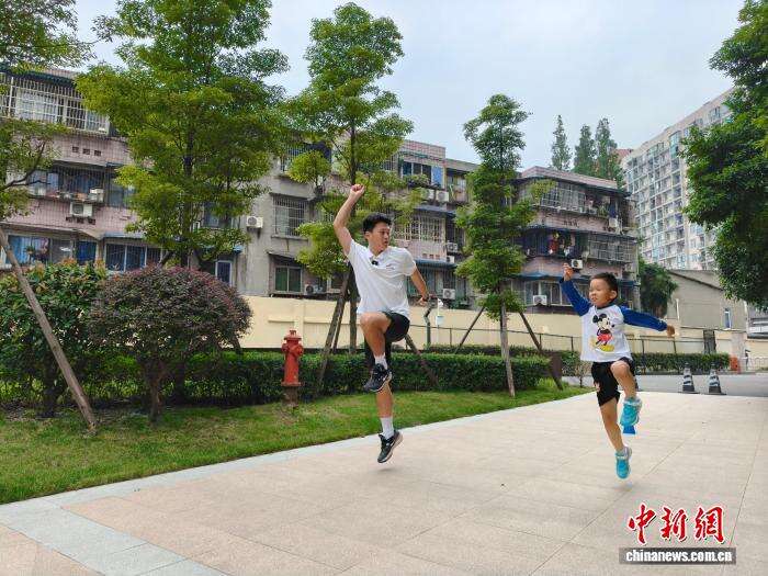 安博体育课后“体育外卖”悄然兴起教练上门授课受家长青睐(图1)