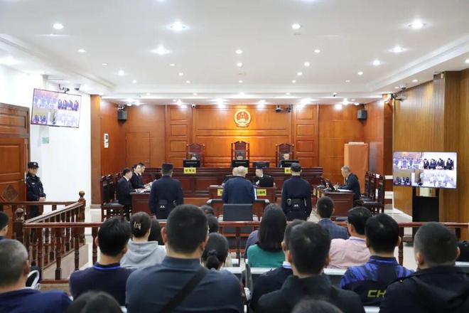 安博体育海南省足协原主席吕建海受审被控受贿、贪污数额特别巨大(图1)