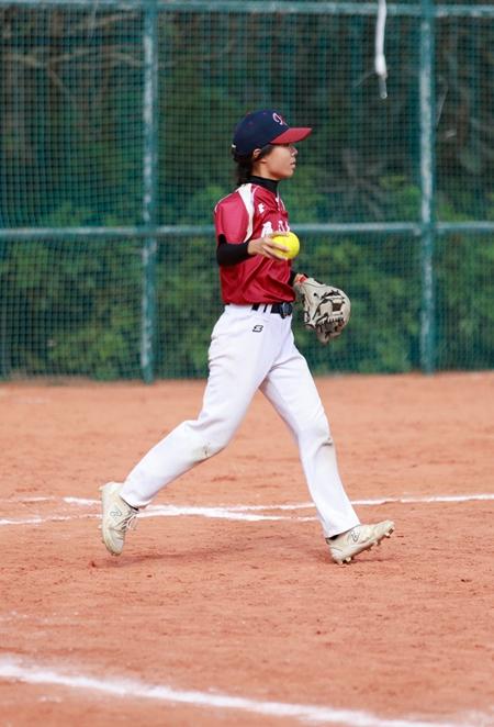 安博体育小小棒垒球挥出新天地(图5)