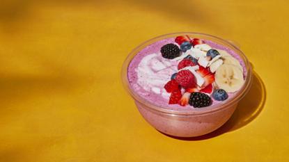 一杯酸奶估值1安博体育422亿(图2)