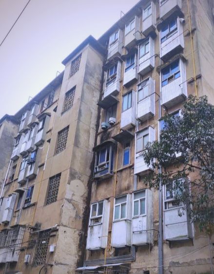 安博体育坦白局：你家小区中了几条？道路坑洼、雨天漏水、墙皮脱落(图1)