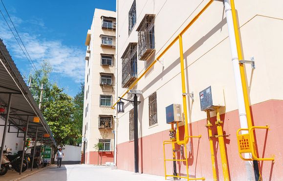 安博体育坦白局：你家小区中了几条？道路坑洼、雨天漏水、墙皮脱落(图4)