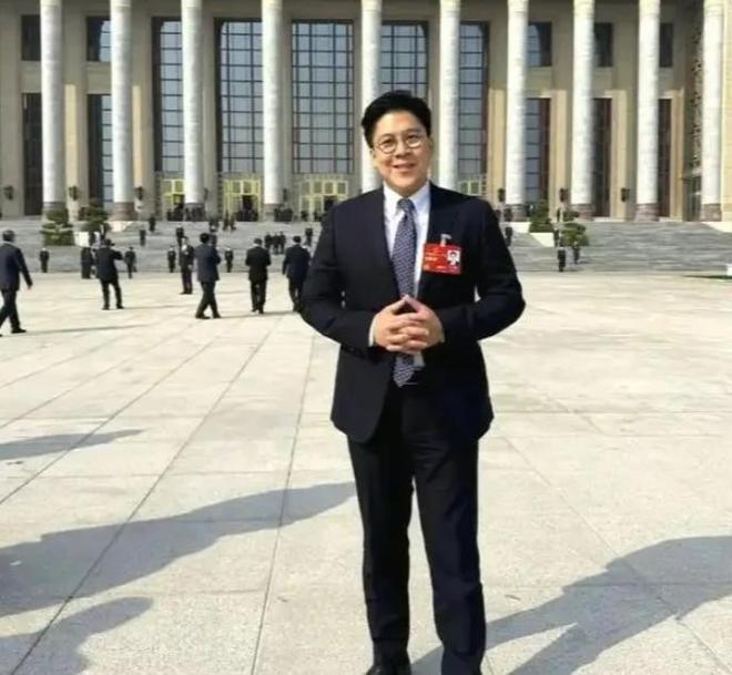 安博体育郭晶晶没想到79岁公公霍震霆又为霍家争光他让豪门圈集体沉默(图18)