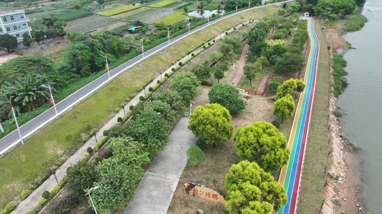 安博体育平台官塘镇：“七个一”建设绘就美丽圩镇新画卷(图4)