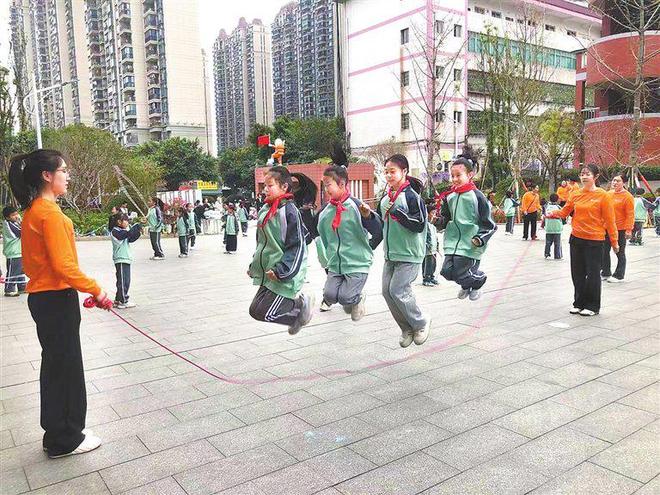 让每个孩子都成为“阳光少年”——章贡区推动阳光体育大课间活动掠影安博体育(图2)