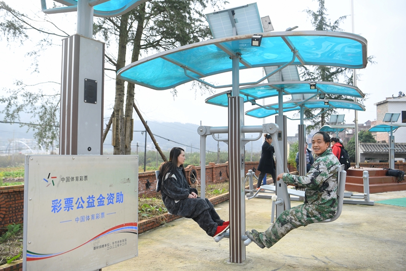 七星关安博体育区丁家寨：体彩公益金“点亮”村民健身路(图1)