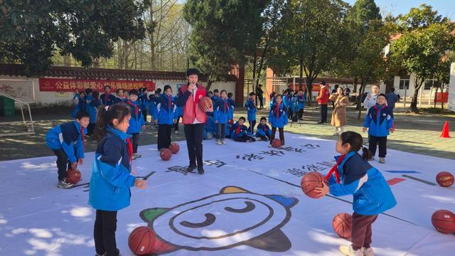 公益体彩温暖信阳革命老区快乐操场点亮乡村孩子体育梦安博体育(图7)