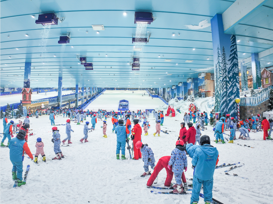 中国蓝观察丨让“家门口”也能玩雪！“缺雪”的浙江发力冰雪经济安博体育(图1)