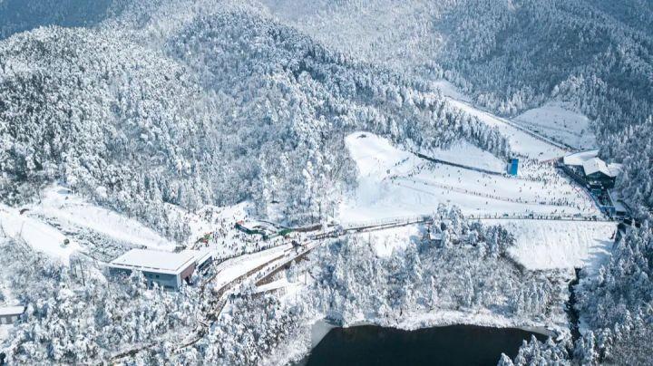 中国蓝观察丨让“家门口”也能玩雪！“缺雪”的浙江发力冰雪经济安博体育(图5)