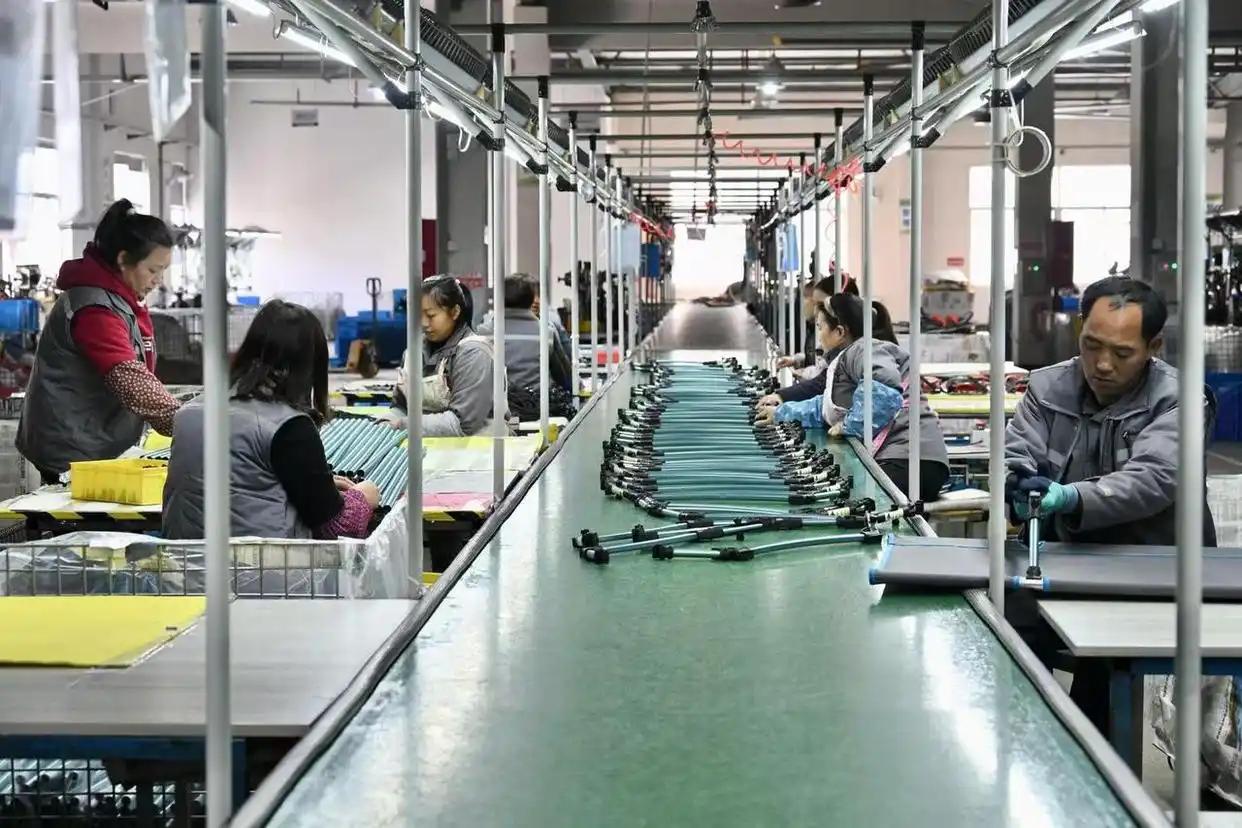 中国蓝观察丨让“家门口”也能玩雪！“缺雪”的浙江发力冰雪经济安博体育(图6)