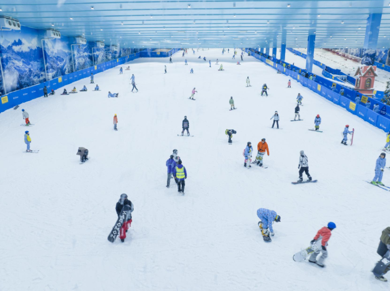 中国蓝观察丨让“家门口”也能玩雪！“缺雪”的浙江发力冰雪经济安博体育(图3)