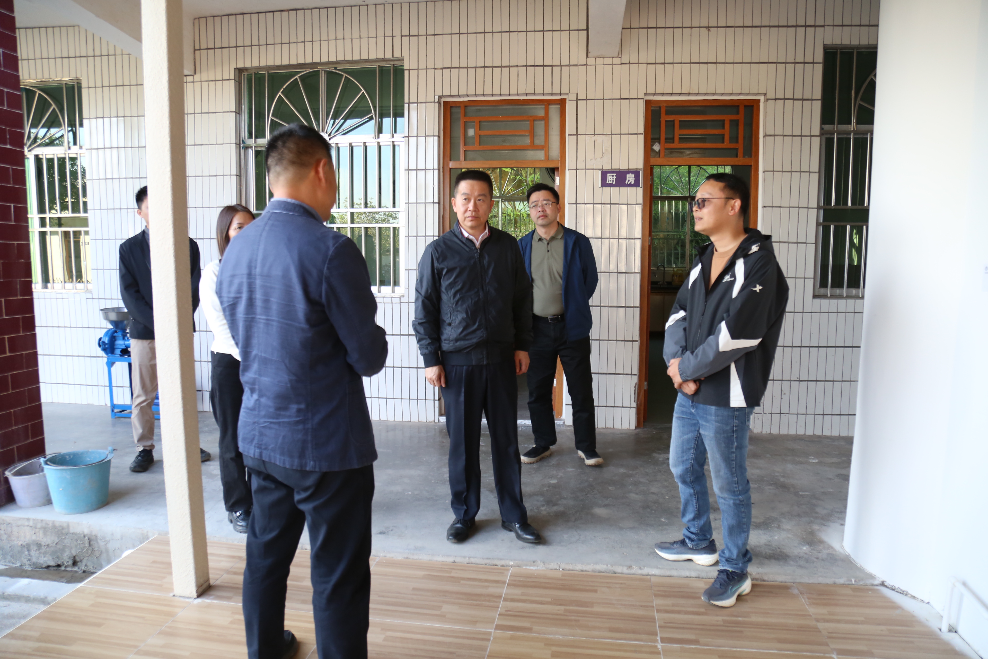 安博体育平台深河指挥部赴龙川县上坪等4镇检查驻镇帮镇扶村工作(图4)