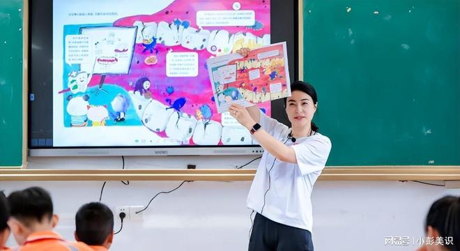 安博体育平台郭晶晶夫妇北京坐高铁！不戴口罩被赞亲切霍启刚行李箱又脏又破(图5)