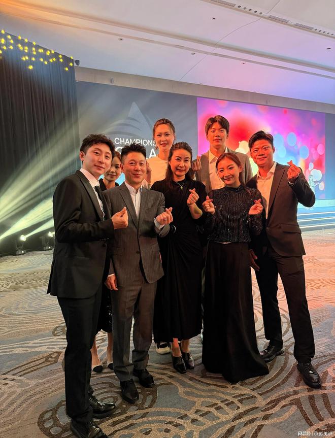 安博体育平台郭晶晶夫妇北京坐高铁！不戴口罩被赞亲切霍启刚行李箱又脏又破(图10)