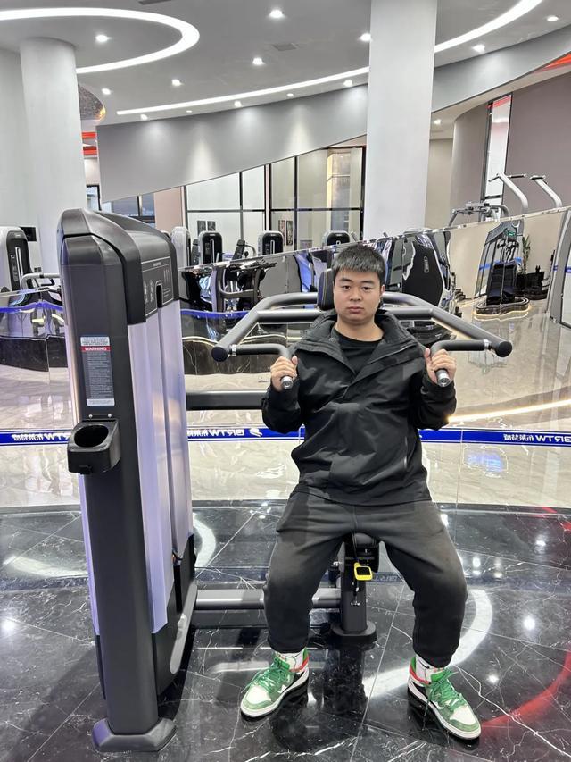 安博体育“00后”体育生用AI做外贸高考英语50分如今年销3000万(图1)