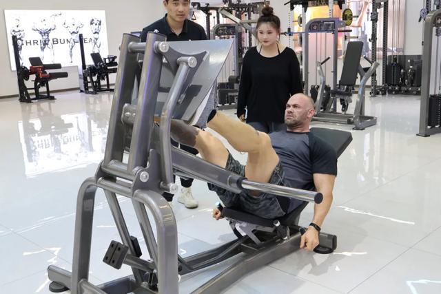 安博体育“00后”体育生用AI做外贸高考英语50分如今年销3000万(图4)